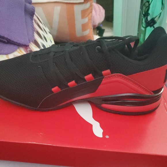 Puma Axelon Men Shoes Black with Red SZ9
